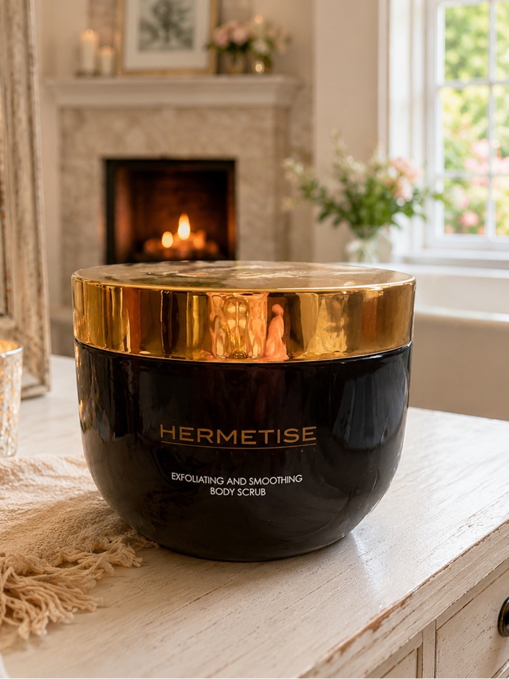 Hermetise Smoothing Body Scrub — Black & Gold